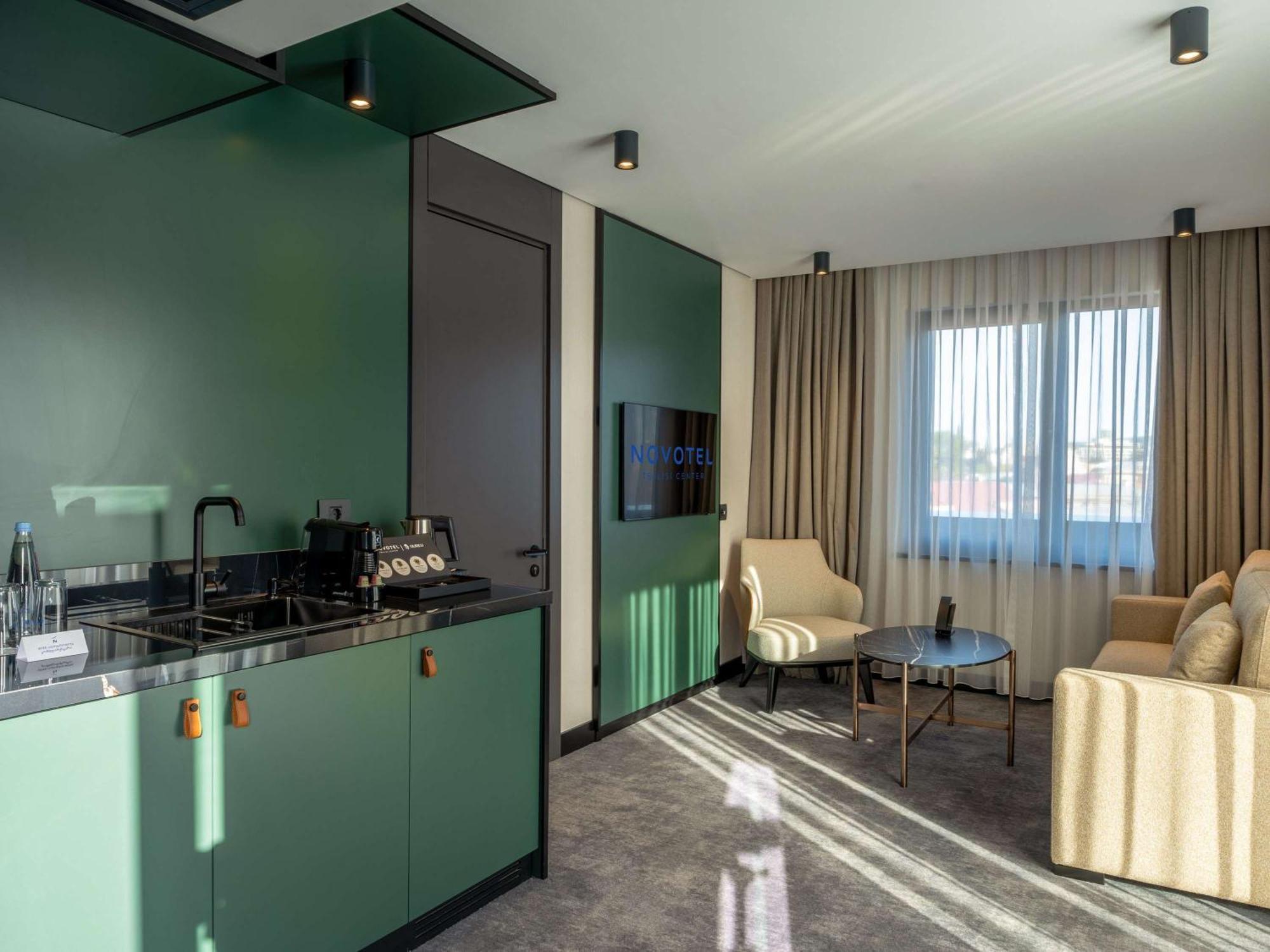 Novotel Tbilisi Center Экстерьер фото