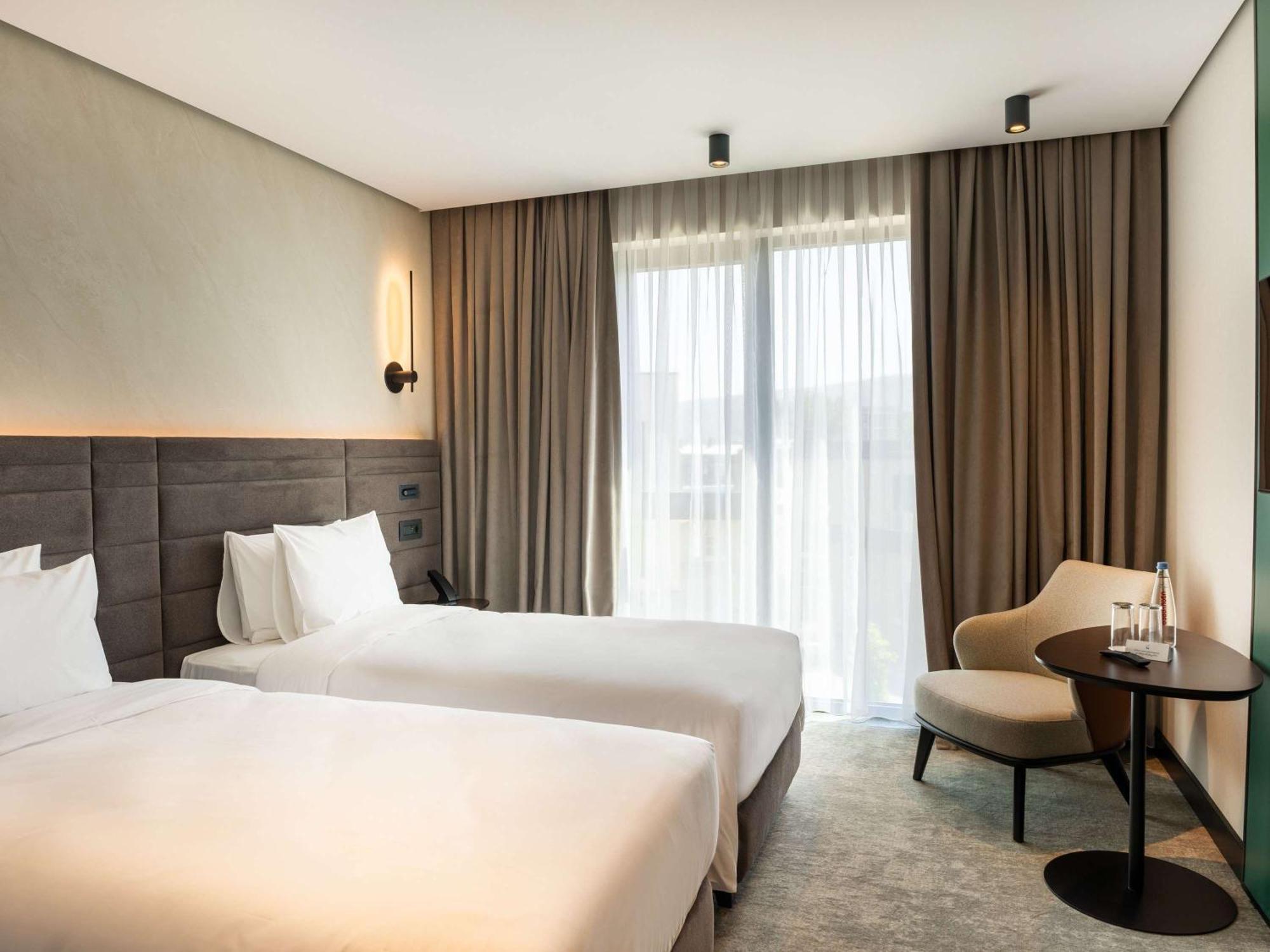 Novotel Tbilisi Center Экстерьер фото
