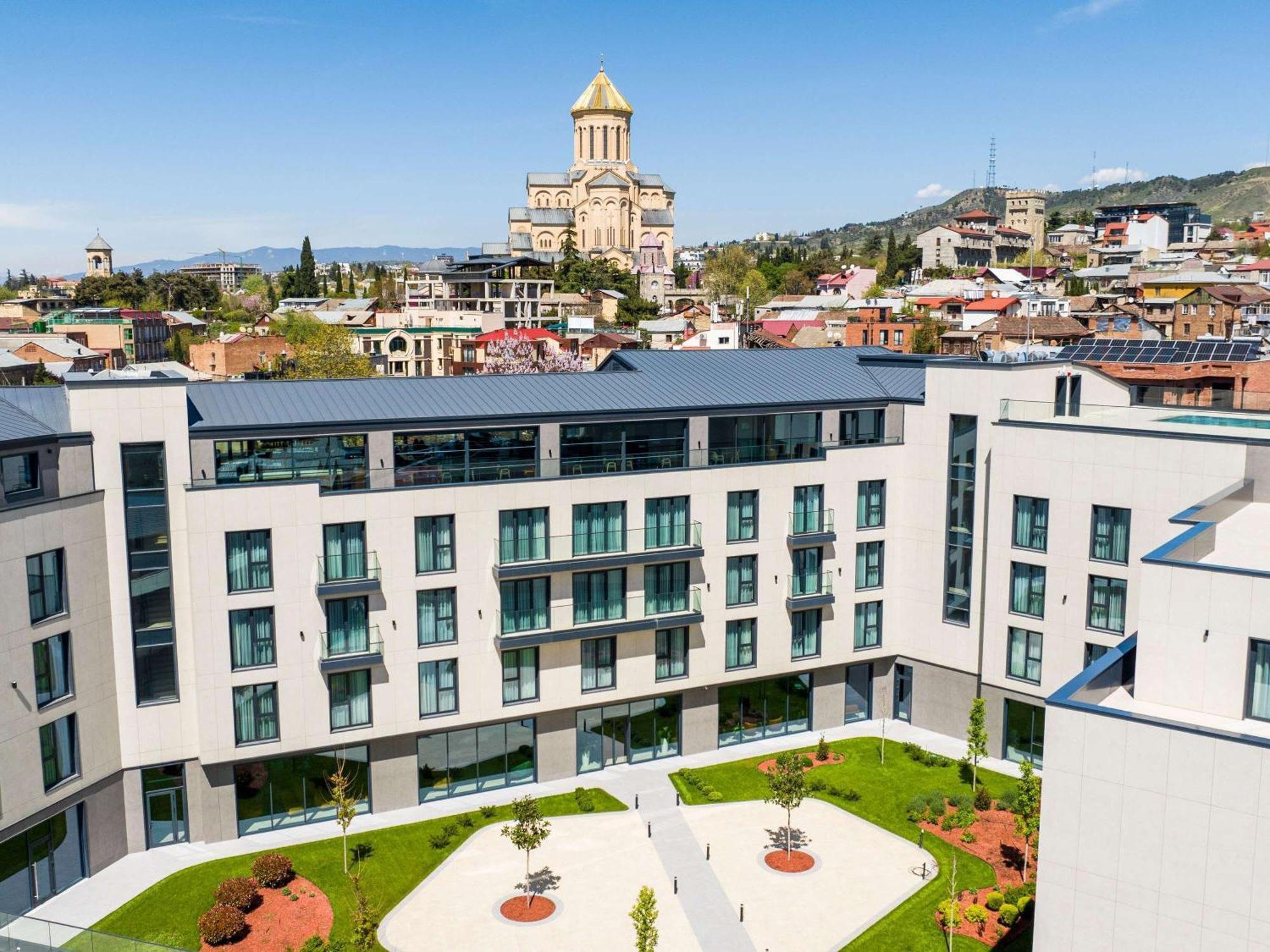 Novotel Tbilisi Center Экстерьер фото