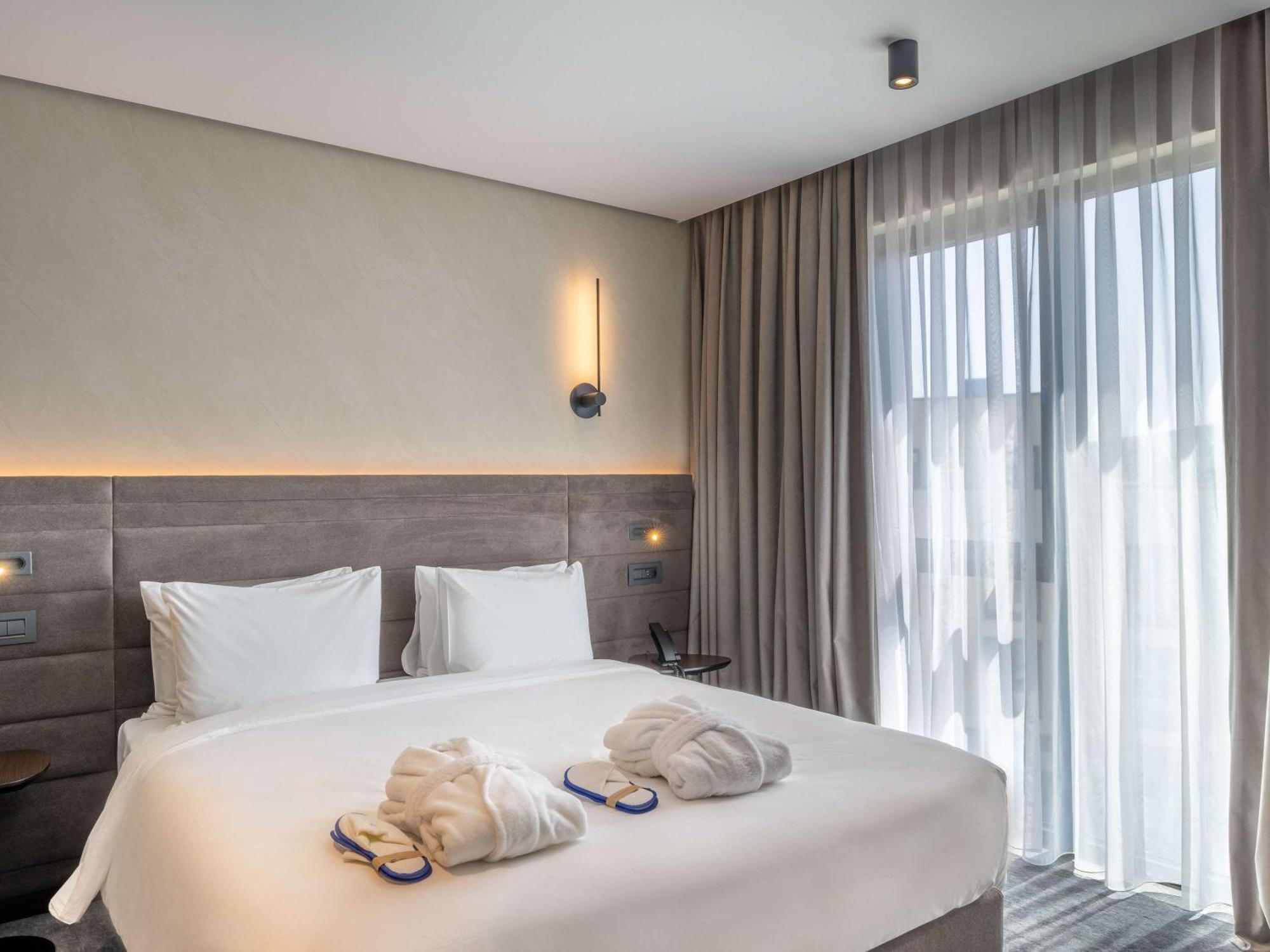 Novotel Tbilisi Center Экстерьер фото