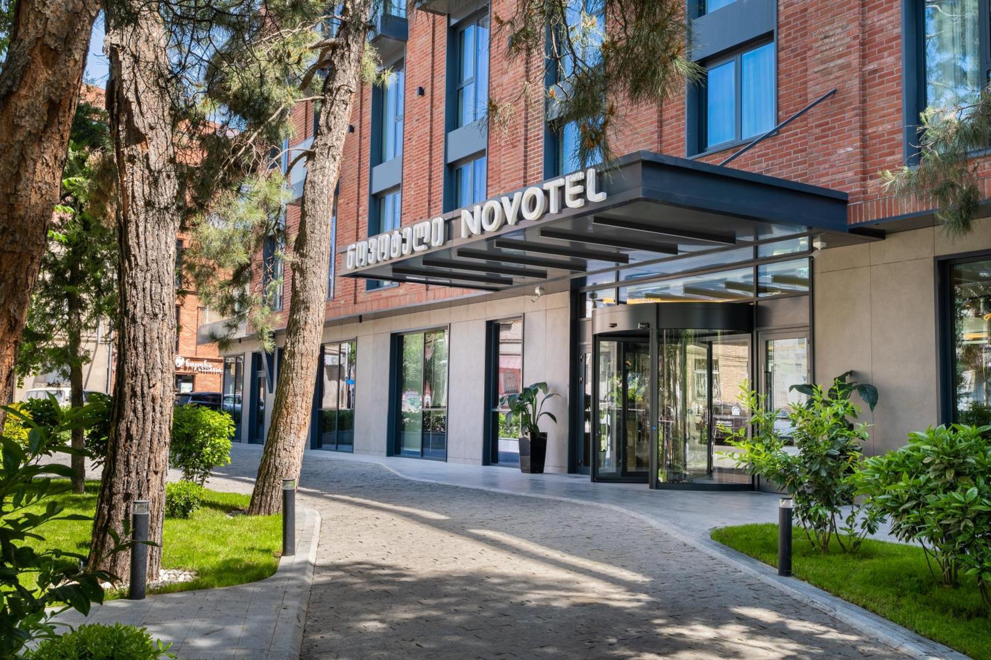 Novotel Tbilisi Center Экстерьер фото