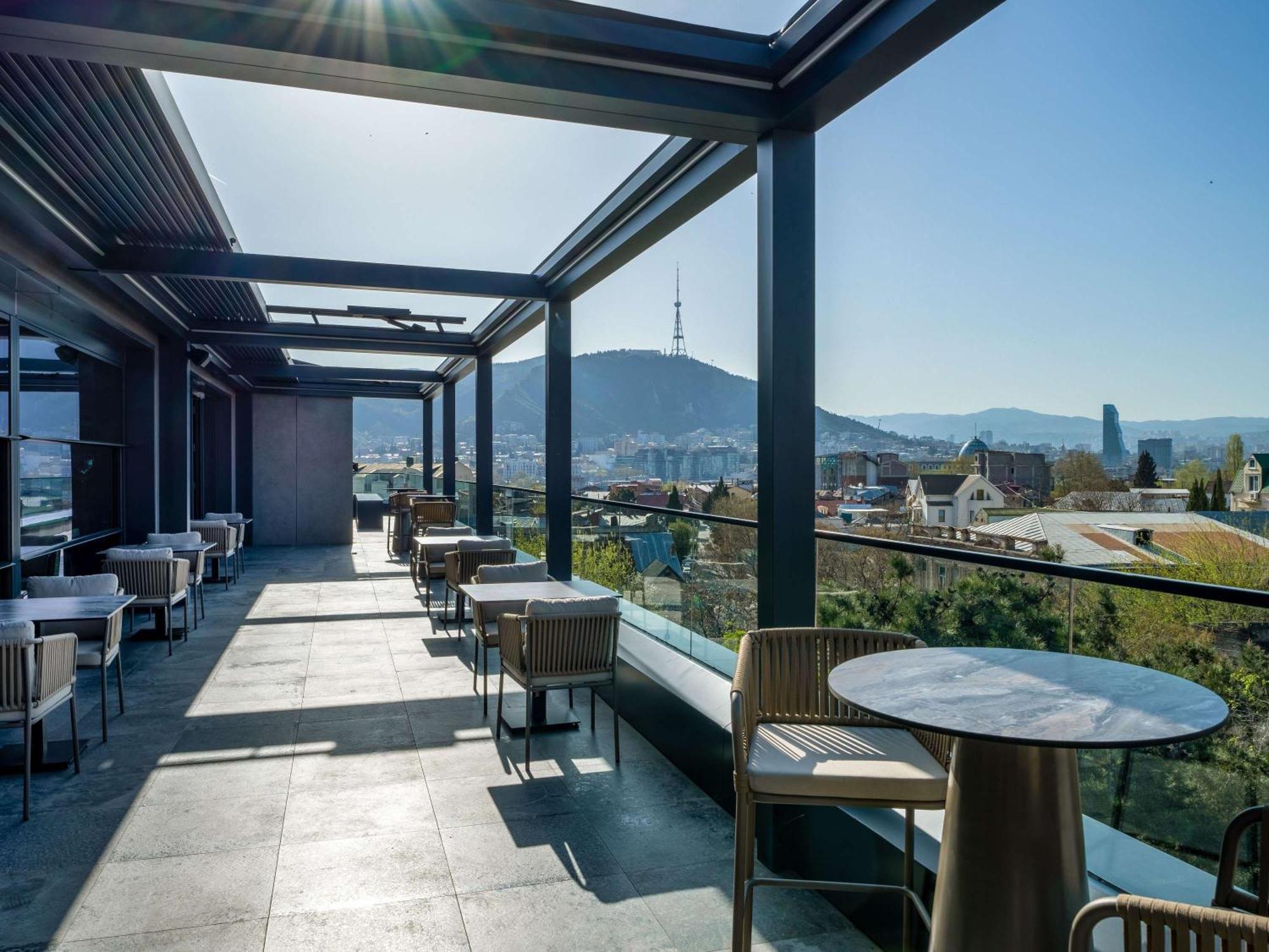 Novotel Tbilisi Center Экстерьер фото