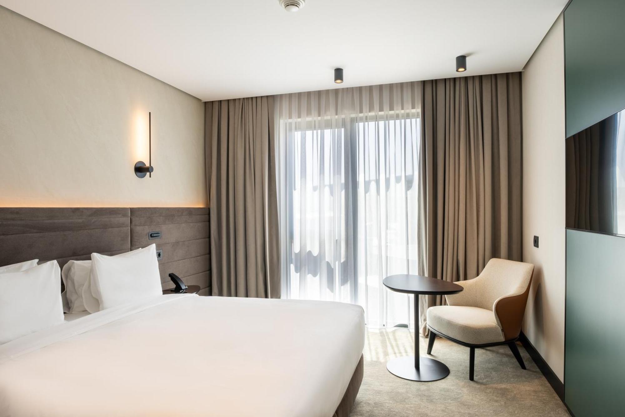 Novotel Tbilisi Center Экстерьер фото
