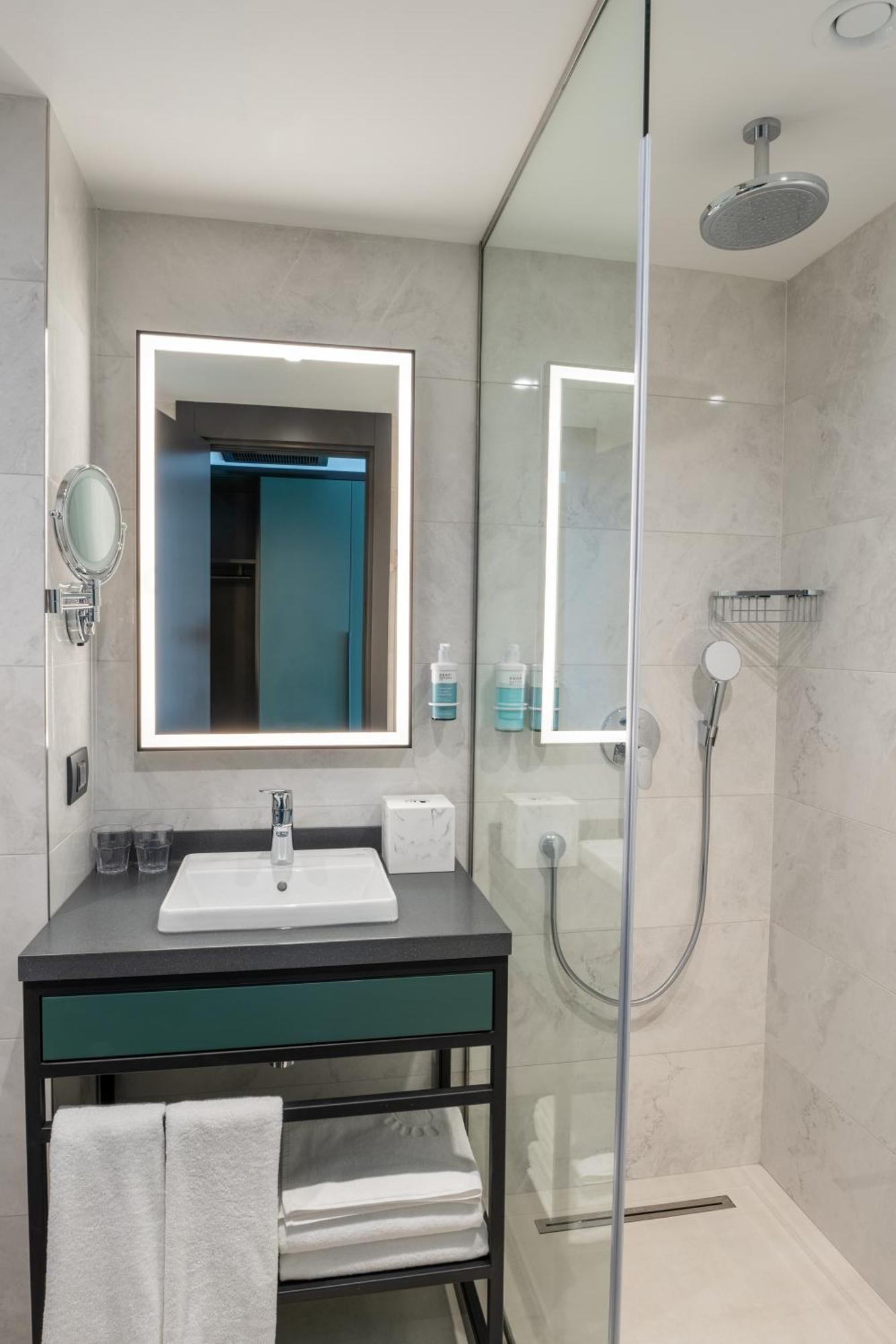 Novotel Tbilisi Center Экстерьер фото