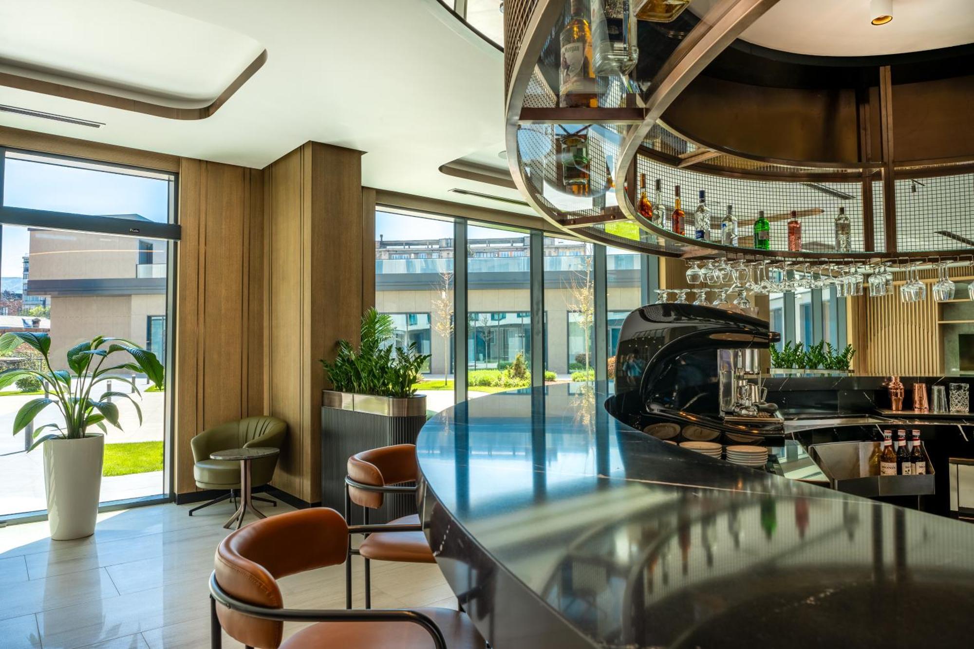 Novotel Tbilisi Center Экстерьер фото